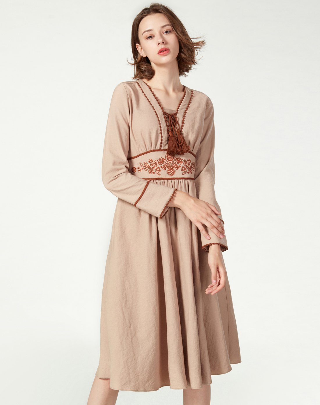artka阿卡集团女装专场 artka阿卡民族绣花流苏抽绳长袖中长款连衣裙