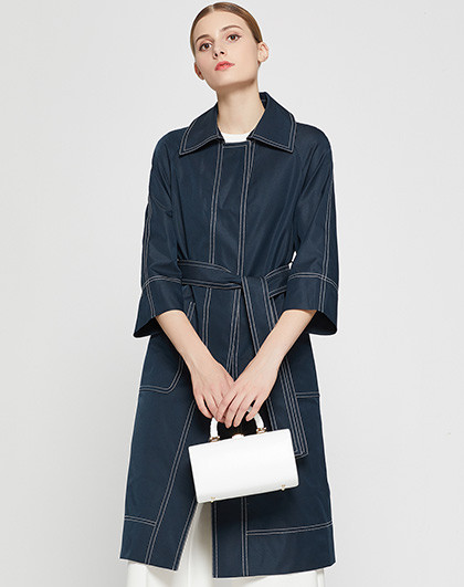 翻立领几何线条风衣