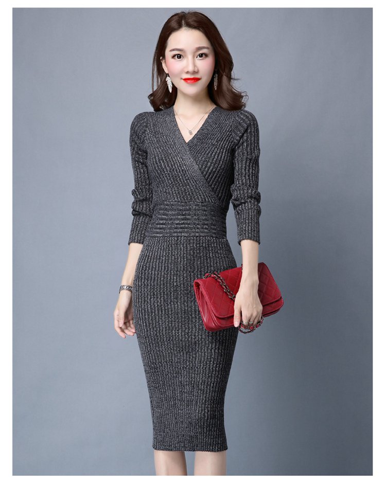 女烟灰色v领中长款针织连衣裙