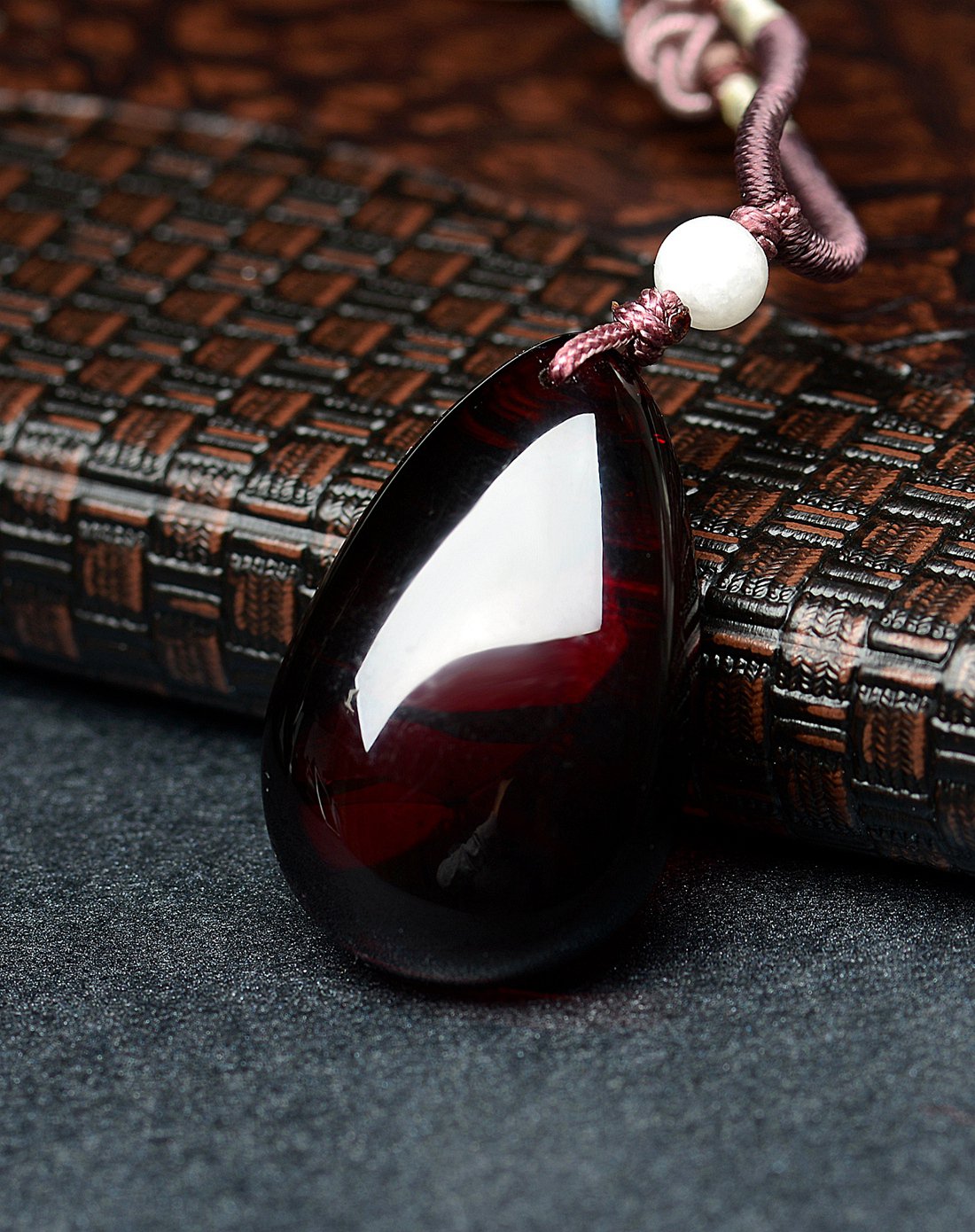 天然酒红色血珀水滴吊坠/琥珀挂件/琥珀吊坠