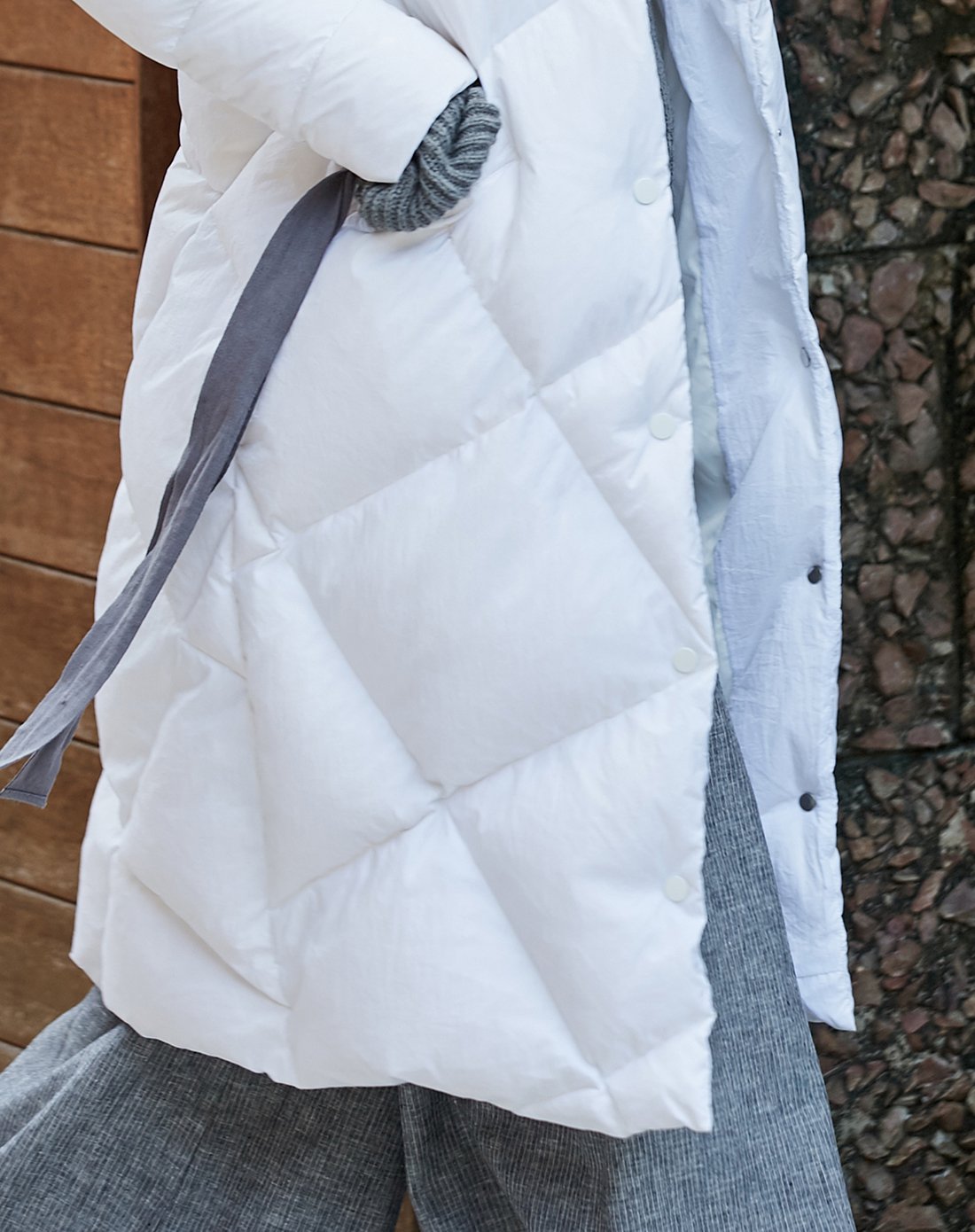 直筒连帽纽扣插袋菱格90绒羽绒服