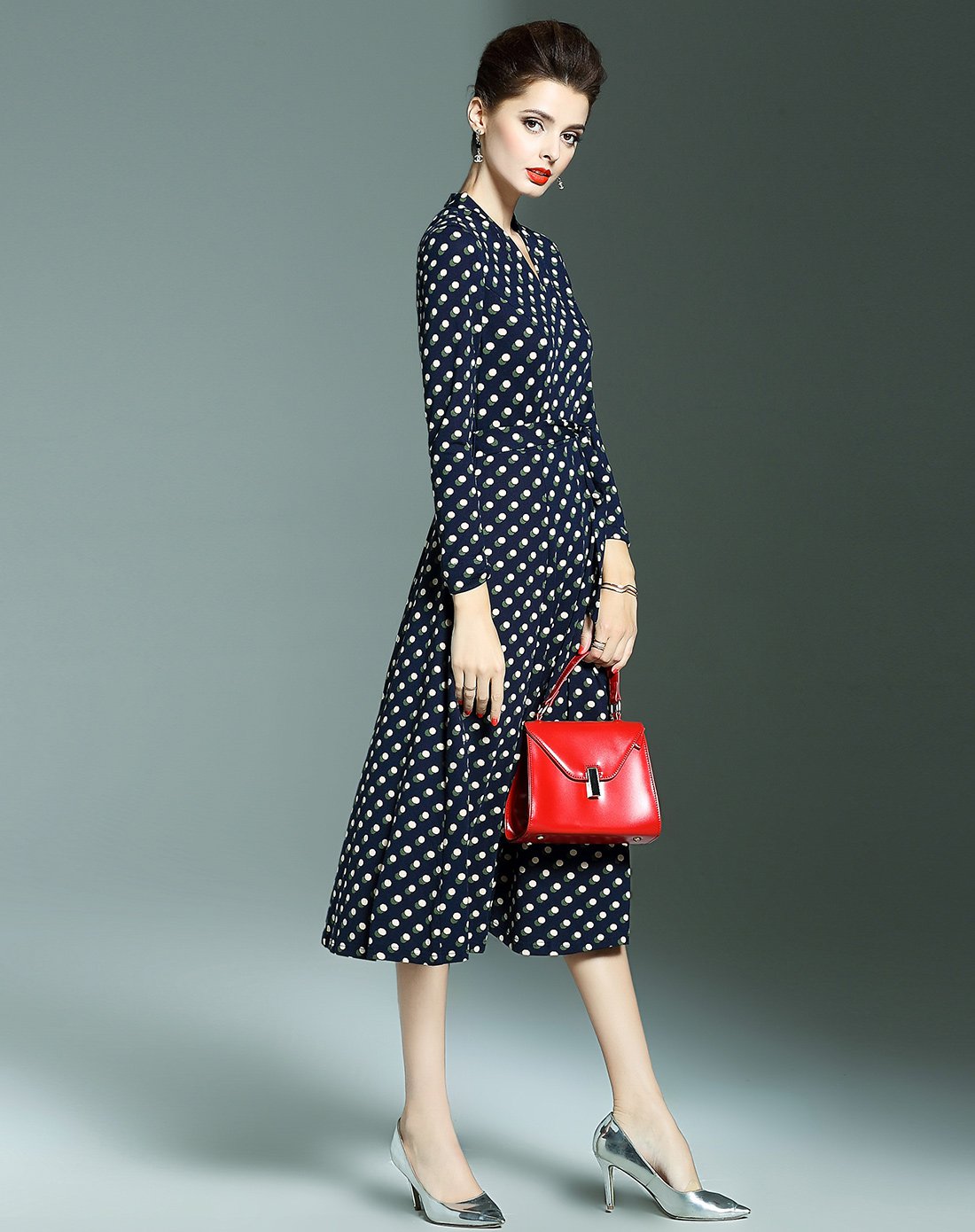 珂曼雅时尚v领柔软舒适收腰显瘦大摆波点连衣裙