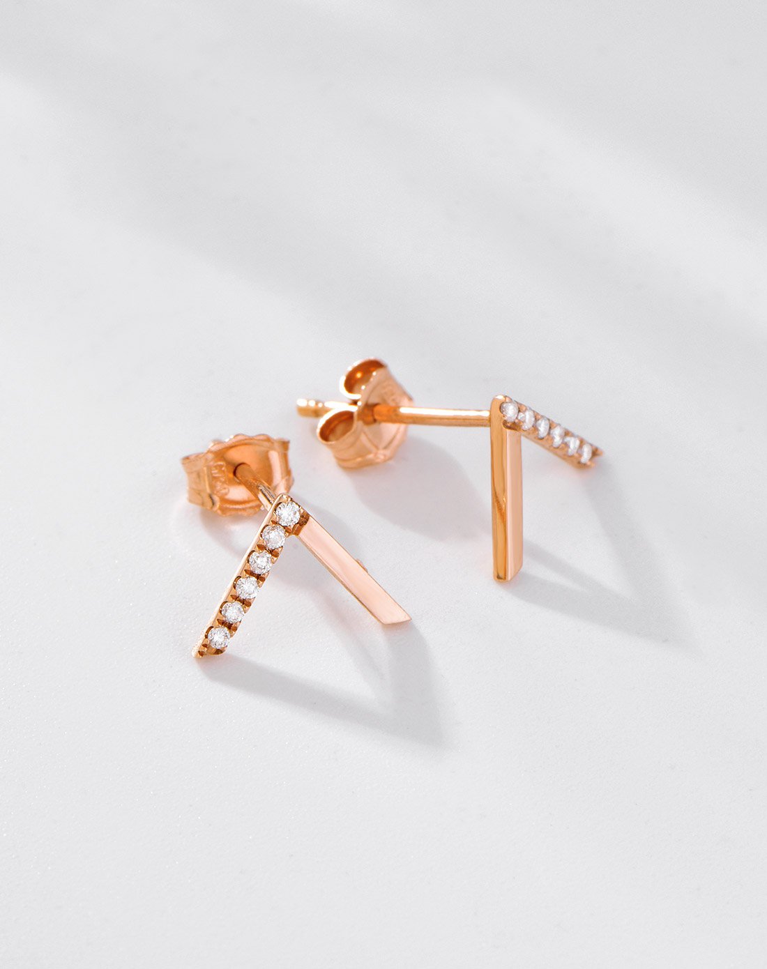 赛菲尔 "v" 恋 18k金钻石耳饰耳钉