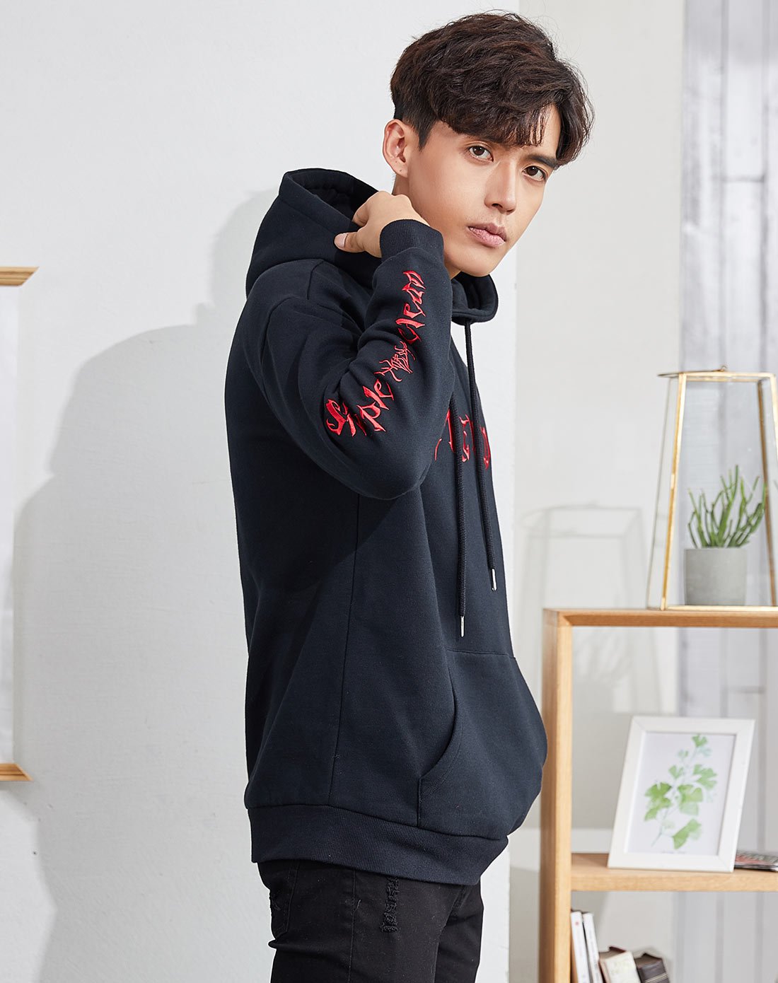 秋装新品男前胸哥特大字母连帽卫衣