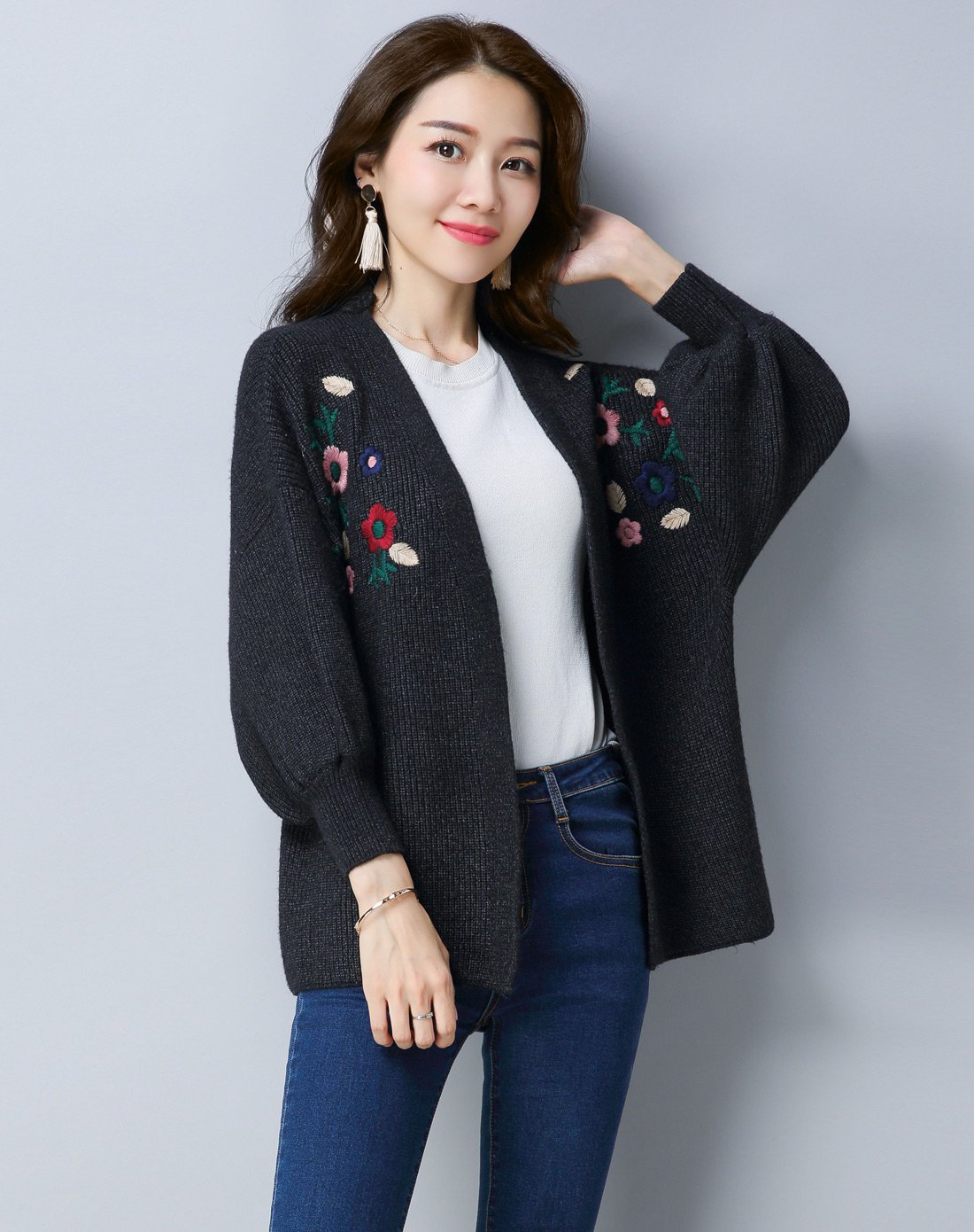 花朵刺绣v领长袖短款开襟针织衫