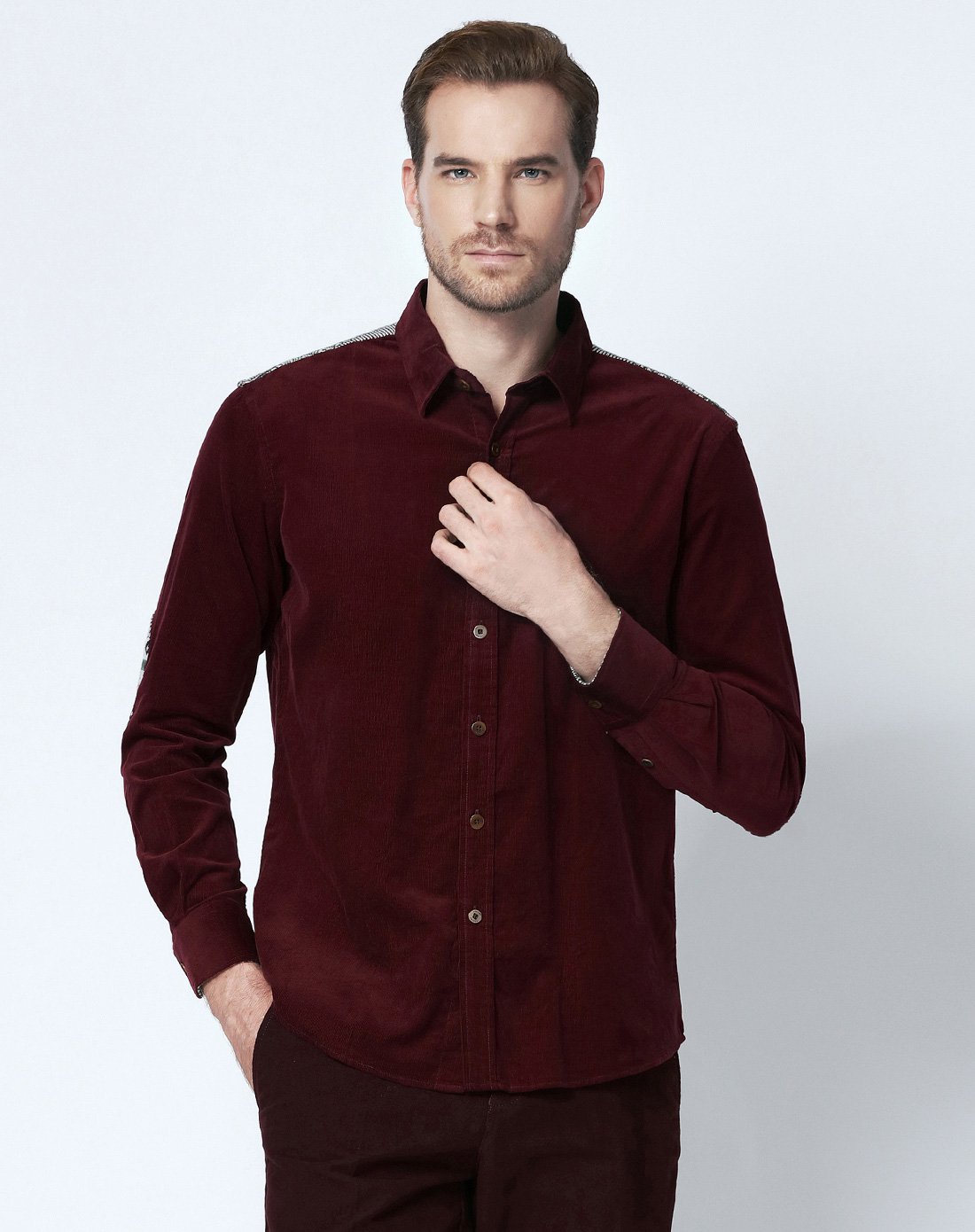 深红色灯芯绒肩部针织提花时高冷魅力长袖衬衫