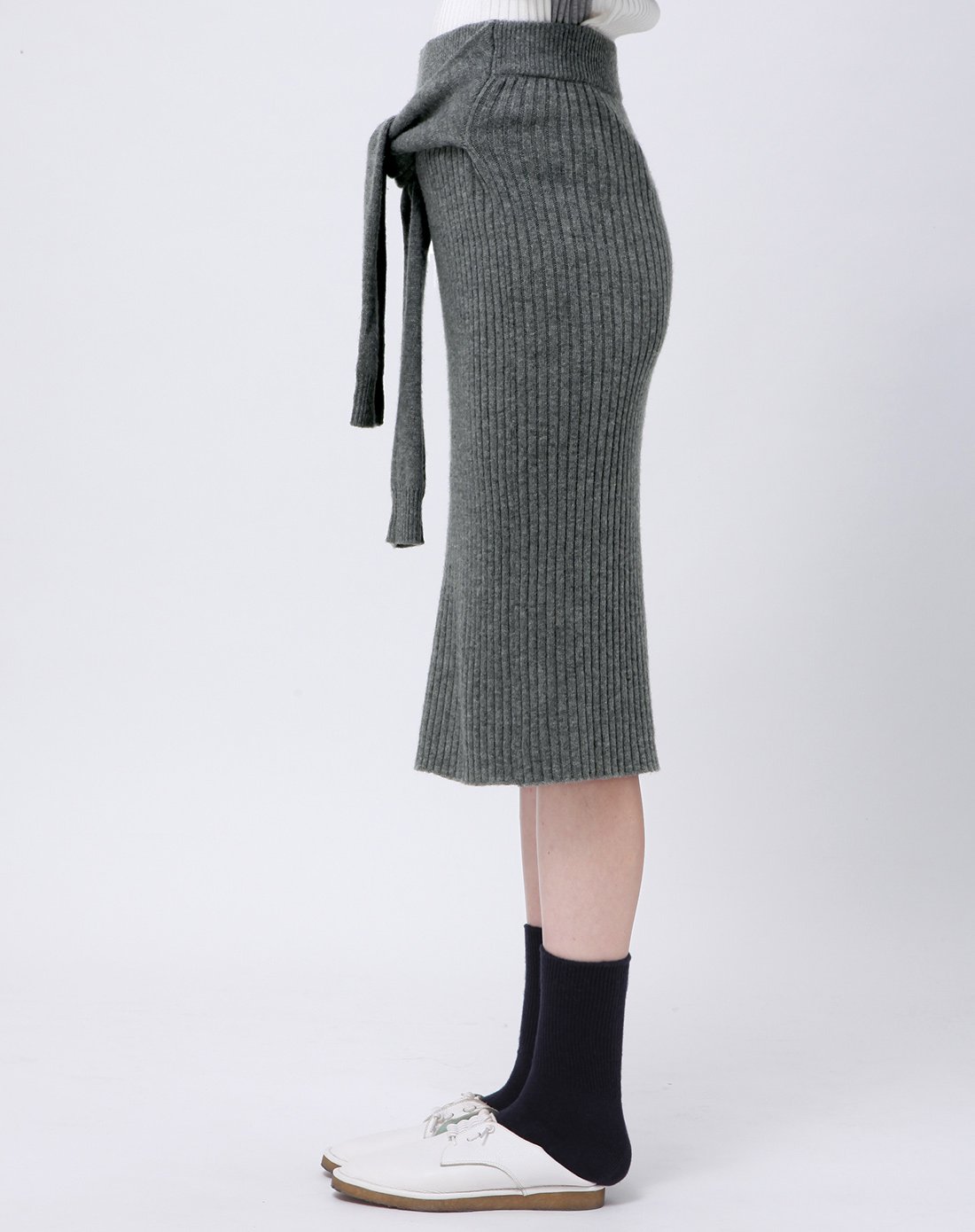 女款烟灰侧开衩腰裙