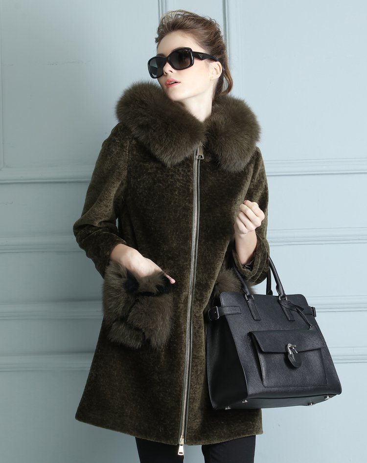 女款羊剪绒大衣