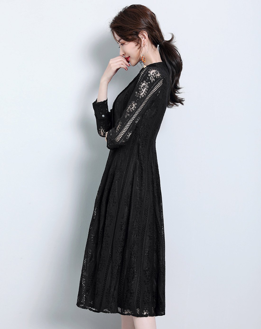 黑色蕾丝镂空时尚连衣裙