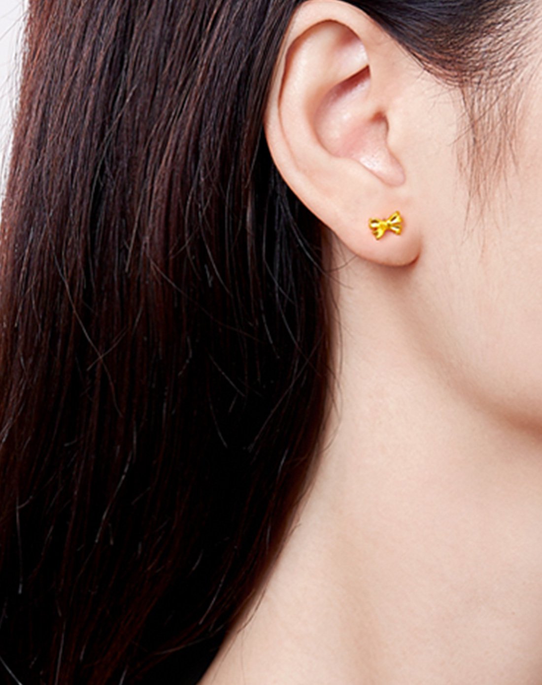 周大福 甜美蝴蝶结足金黄金耳钉(计价)