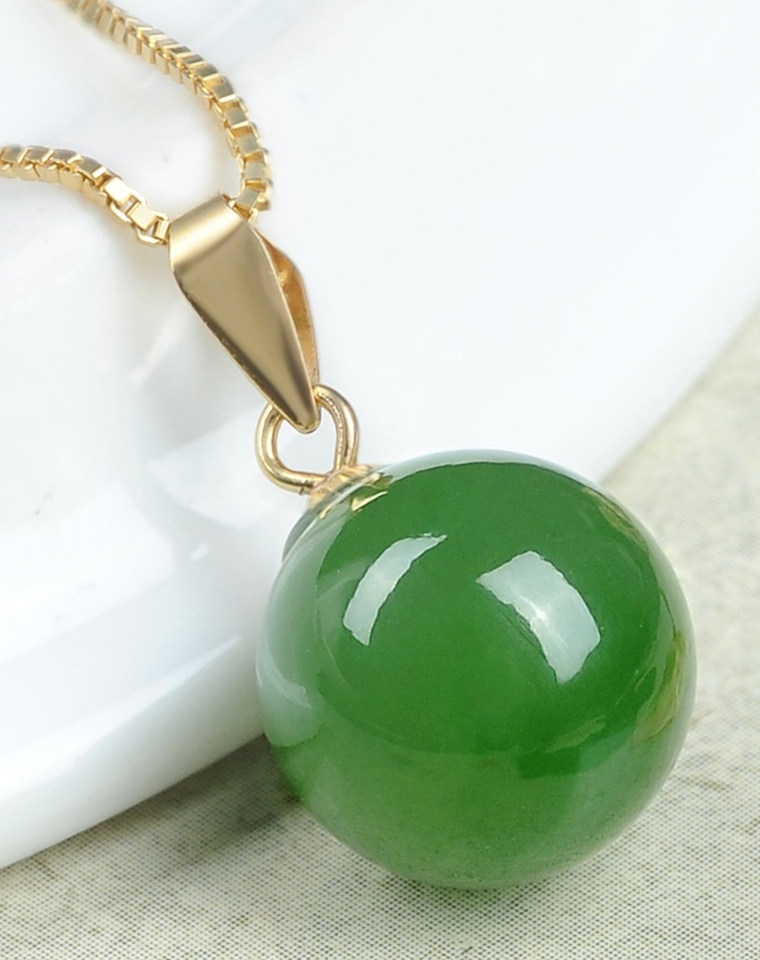 亿珍阁 18k金扣镶嵌9mm圆珠和田玉碧玉吊坠附证书