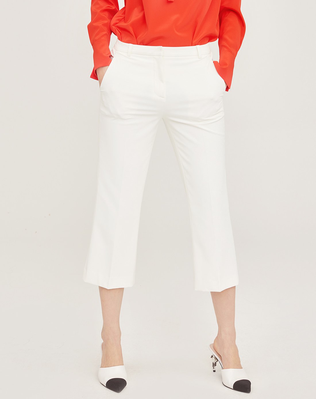 白色 气质舒适微弹白色八分喇叭裤女