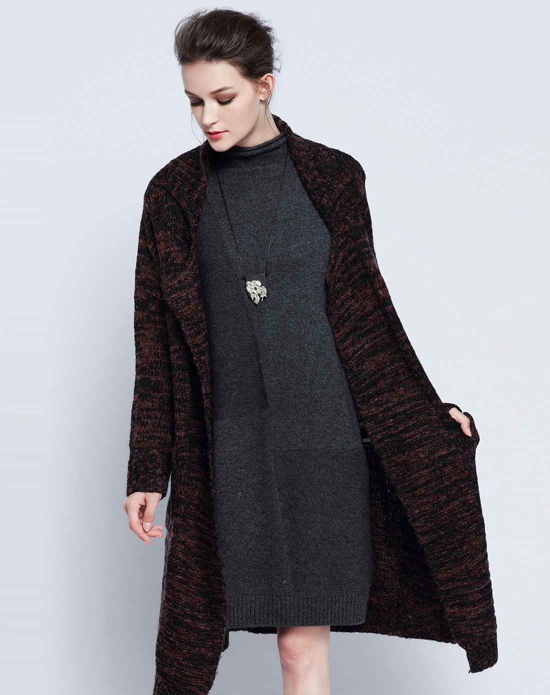 黑/酒红色时尚气质针织外套