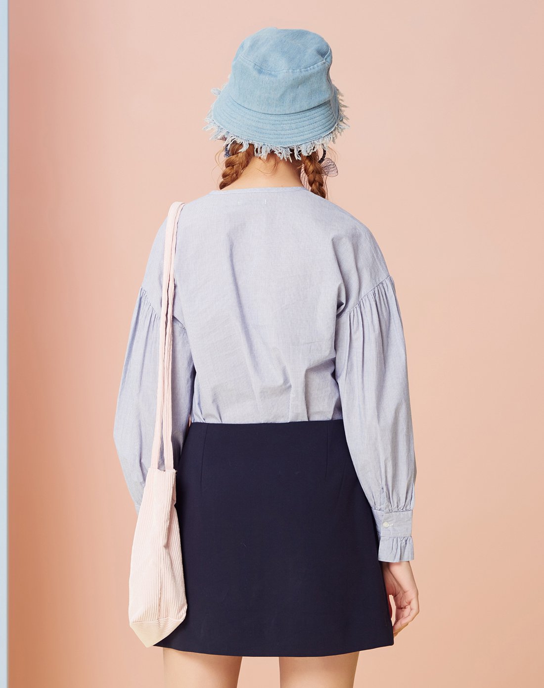 美特斯邦威2018春新款女款收褶袖子落肩衬衫