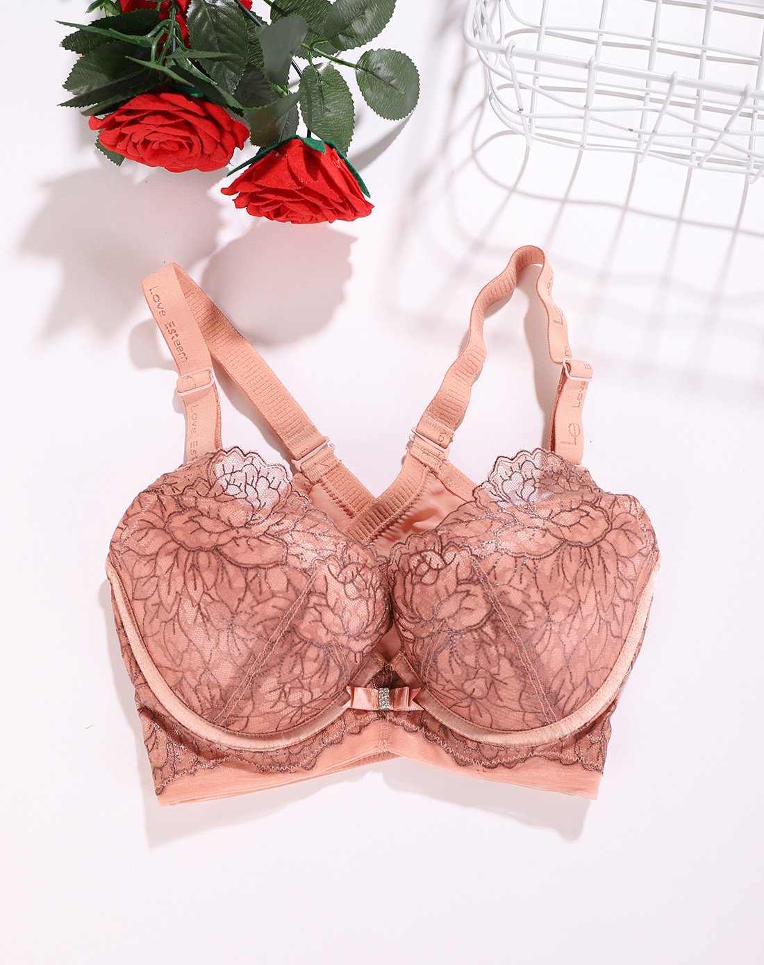 性感蕾丝聚拢侧收深v女士内衣3/4杯上薄下厚文胸