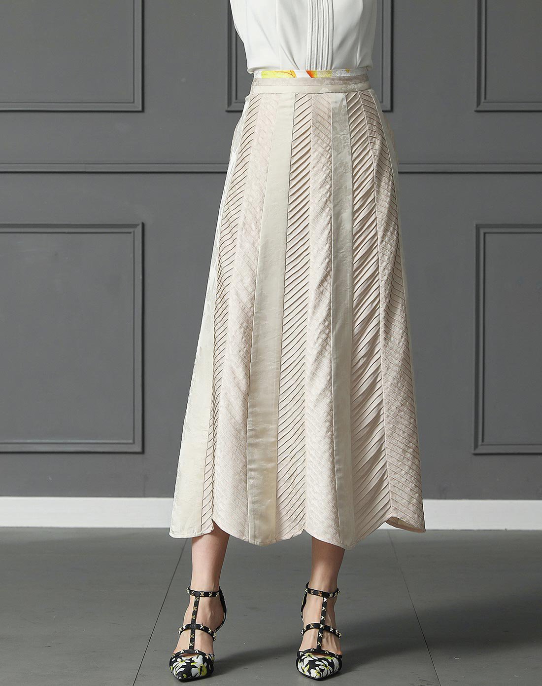 voa维欧艾丝绸2018春夏新款香槟色中腰蚕桑丝褶皱拼接长款真丝半身裙