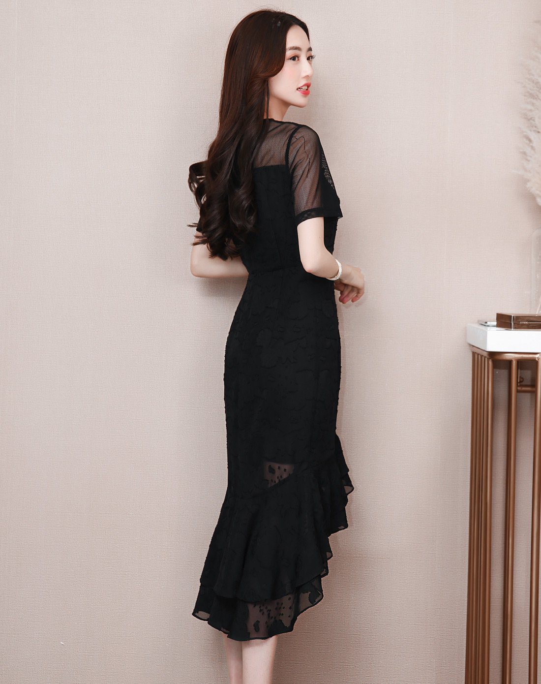 显瘦蕾丝边网纱包臀裙纯色修身圆领短袖不规则下摆中长款气质连衣裙