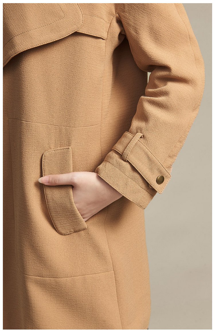 经典时髦翻领设计外套