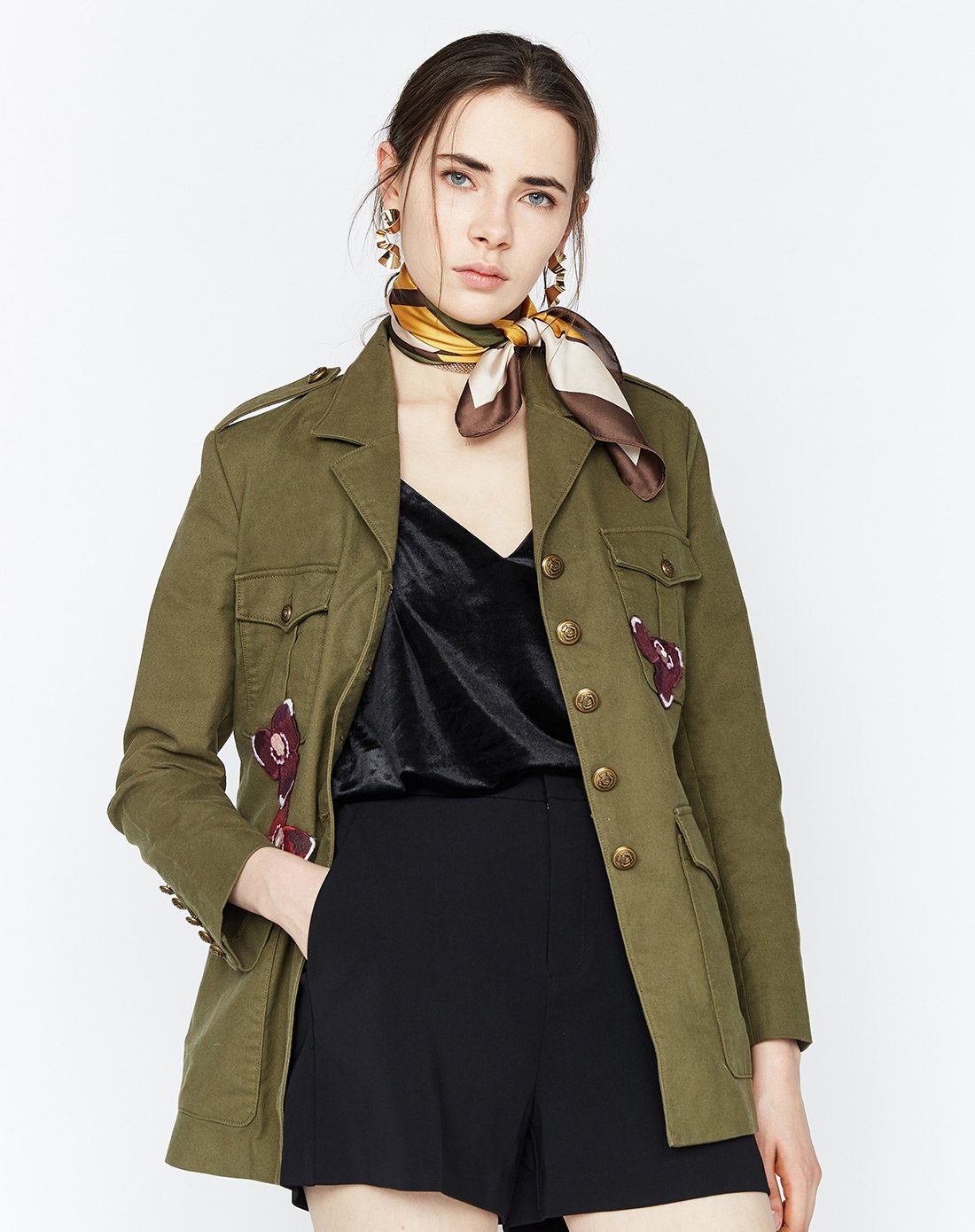 军装风贴绣多口袋翻折领外套