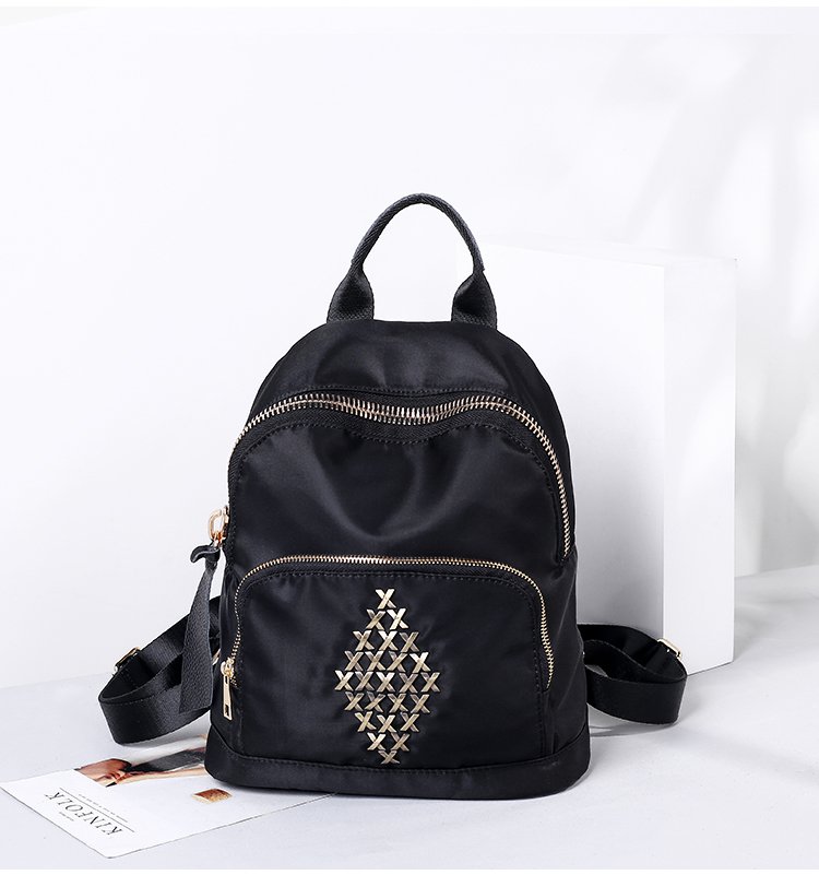 卡洛黛茜新品百搭个性铆钉时尚女款包包背包双肩包