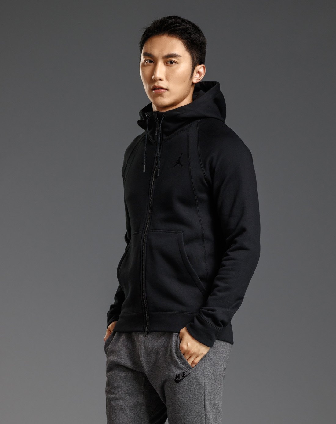 运动大牌荟萃 穿搭气质get耐克 nike 时尚舒适 男子黑色夹克外套