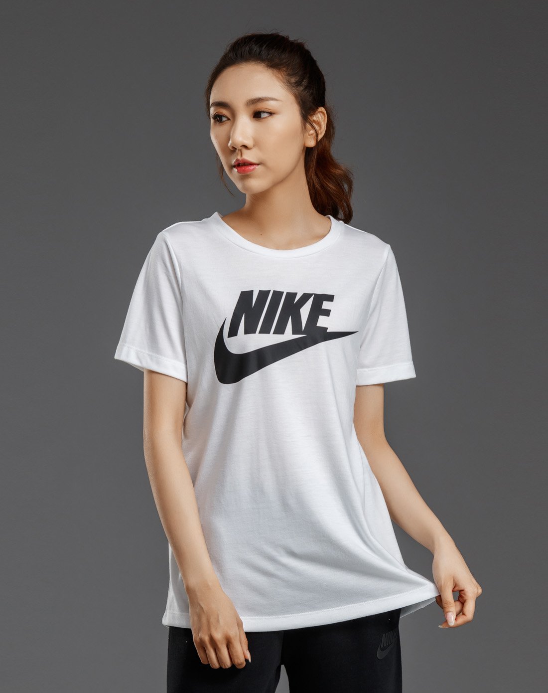 耐克nike 透氣乾爽 女款白色短袖t恤