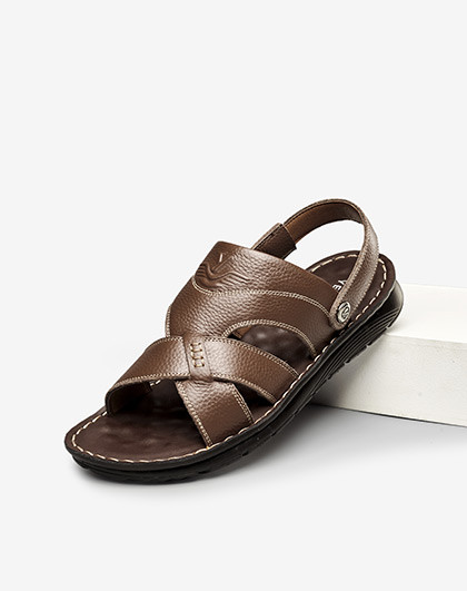 意尔康2018新品牛皮革凉拖两用露趾防滑沙滩男鞋男士凉鞋