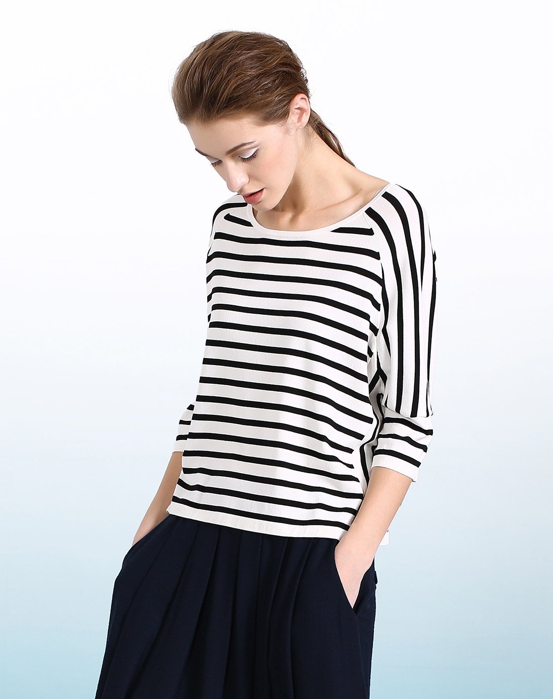 夏季黑白条纹圆领七分袖毛织衫单上衣