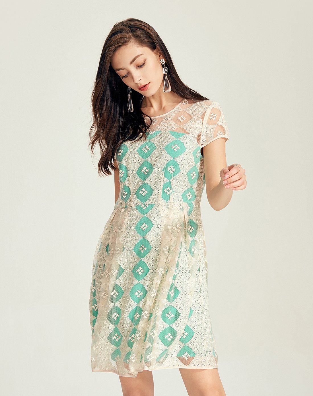 菲妮迪女装网纱镂空蕾丝拼接雪纺连衣裙