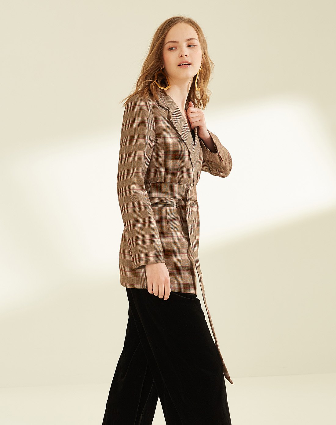 aike爱客女装 正品春季外套女 卡其色2018新款系带 格子西装外套