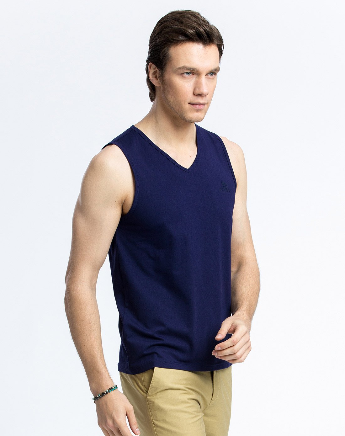 骆驼 透气舒适亲肤v领 男士背心