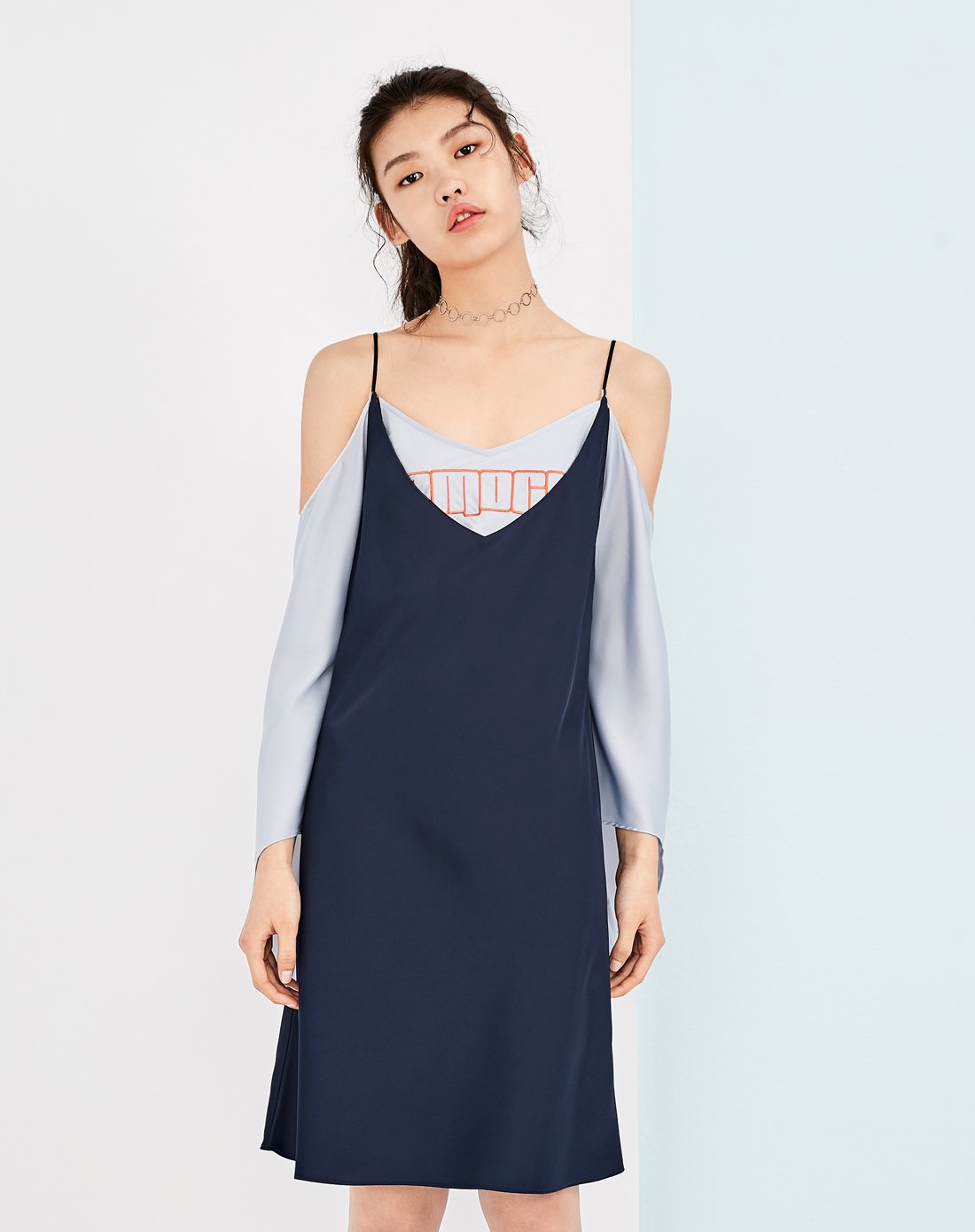 中长款吊带连衣裙太平鸟女装夏装2018新款假两件时尚藏青色连身裙