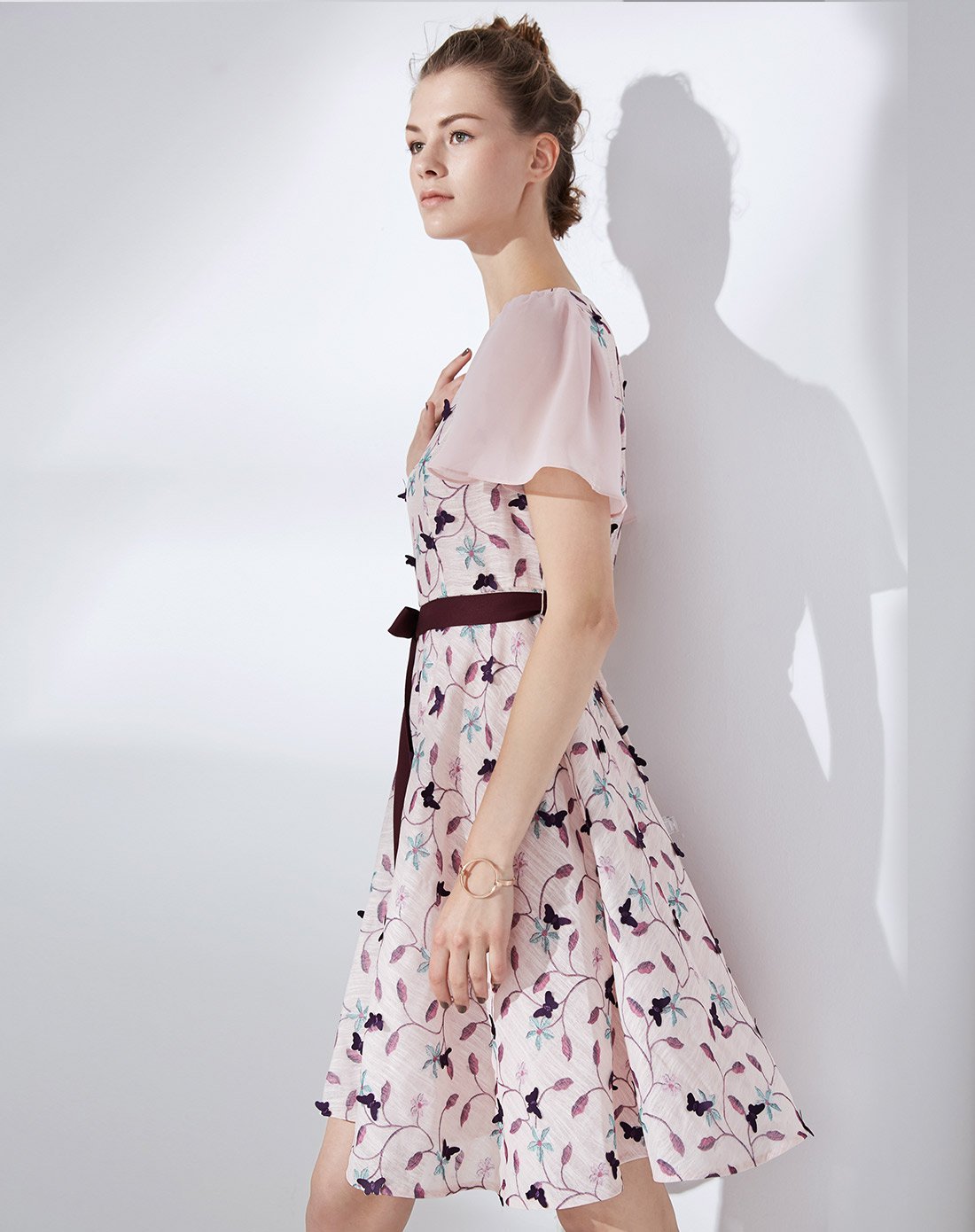 奥菲曼ofiman女装专场 ofiman奥菲曼v领印花系带裙子喇叭袖束腰a字