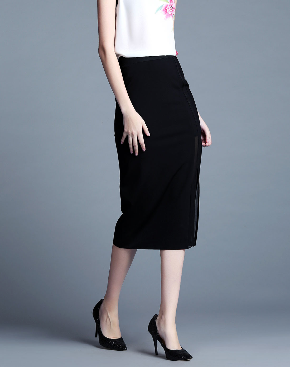 黑色前左开叉长半裙