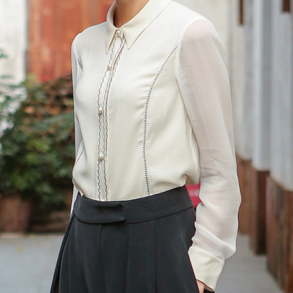 voa36姆米透明长袖珍珠圆扣合身常规款白色真丝女式衬衫