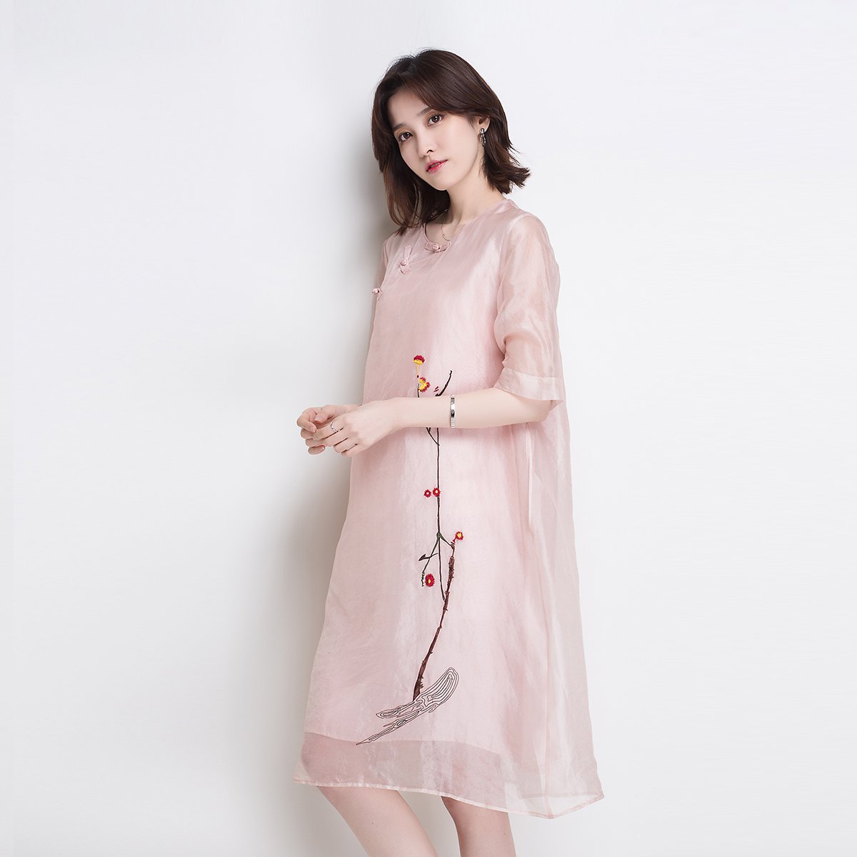 中长款文艺刺绣盘扣真丝连衣裙女