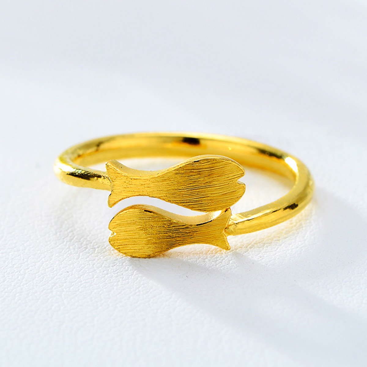 足金首饰亲吻鱼活口黄金戒指计价