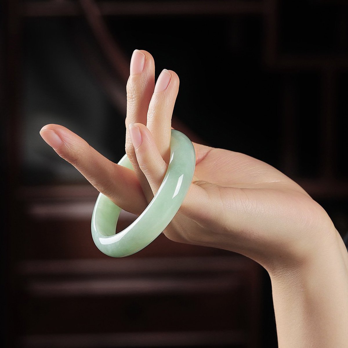 宝亨达 正装水润料细腻豆绿色正装手镯/a货天然翡翠手镯/玉手镯有证书