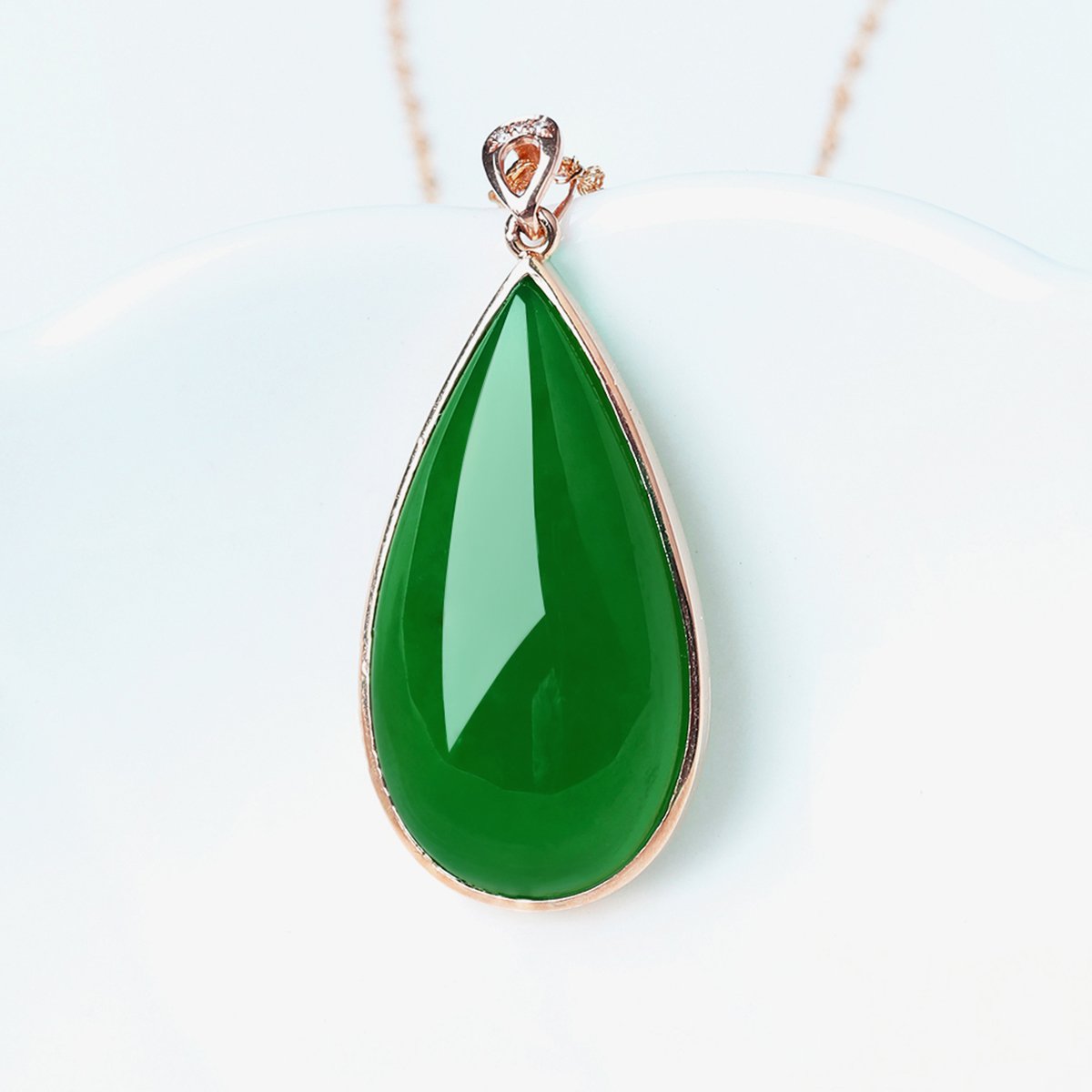 mary windsor 18k金镶钻和田碧玉水滴形蛋面吊坠/k金和田玉吊坠
