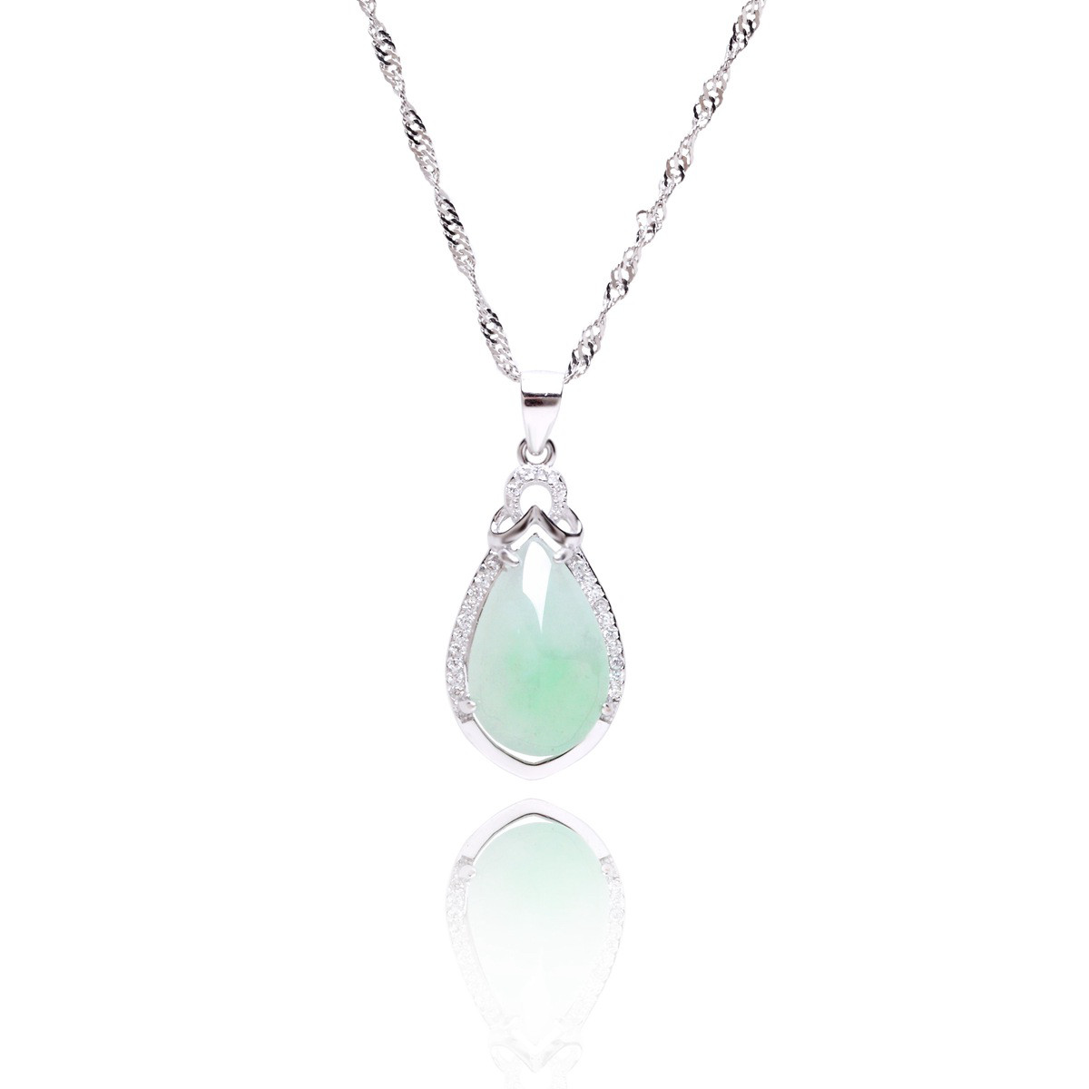 r 银镶天然水滴形a货翡翠吊坠(附证书/赠链款式随机)