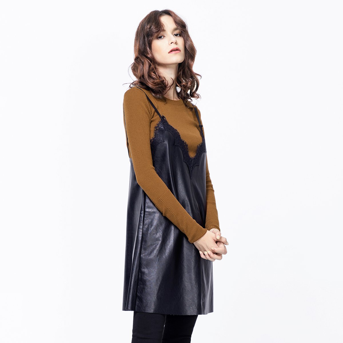 卡宾cabbeen女装专场 秋季蕾丝拼接性感吊带连衣裙