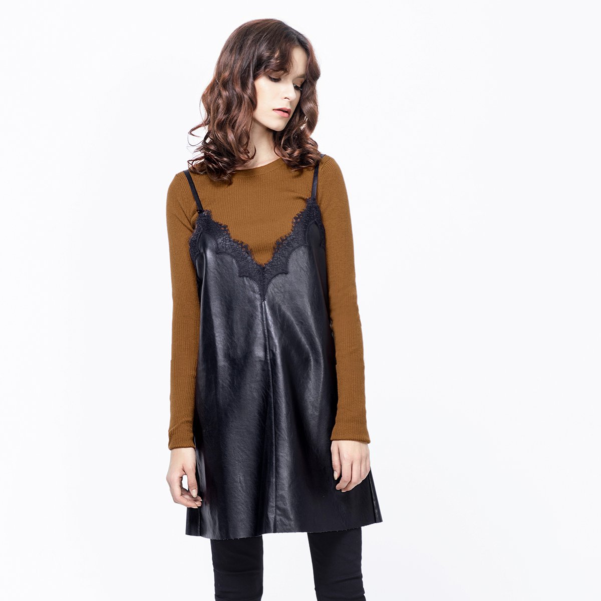 卡宾cabbeen女装专场 秋季蕾丝拼接性感吊带连衣裙