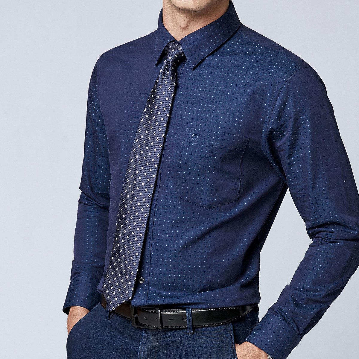 棉质舒适柔软满版提花暗扣领长袖衬衫