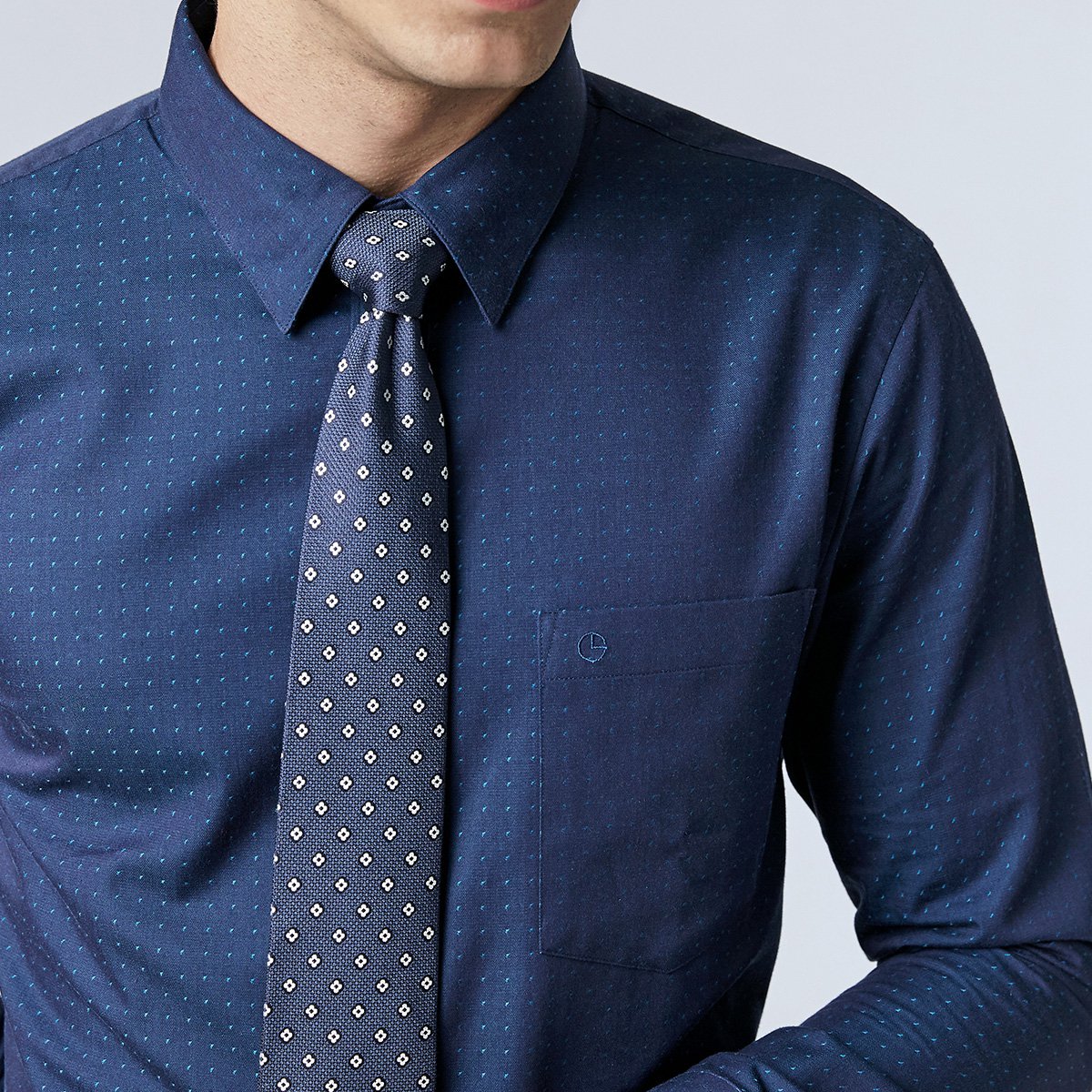 棉质舒适柔软满版提花暗扣领长袖衬衫