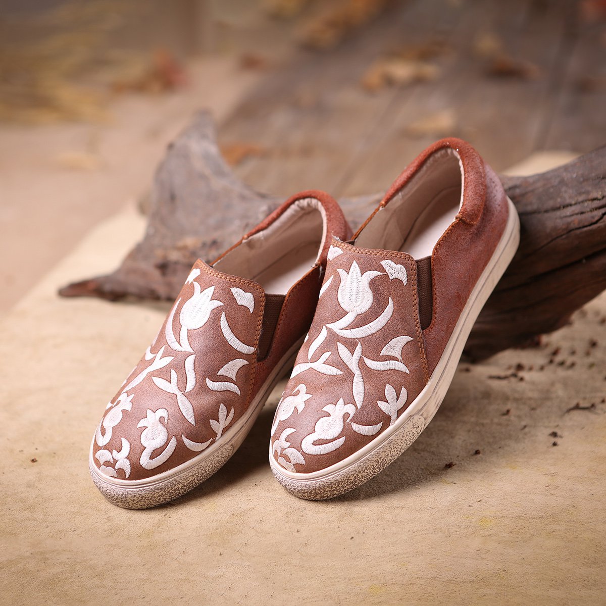 吐火罗民族风刺绣单鞋