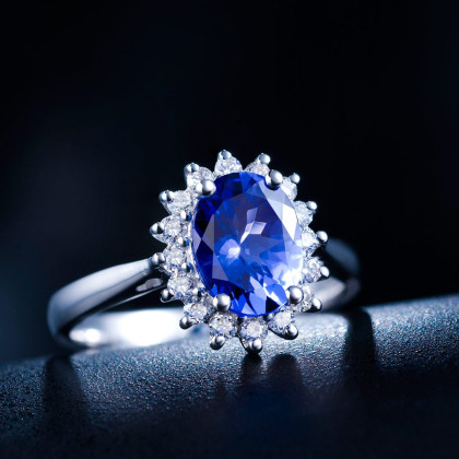 鑫万福 经典戴妃款 18k金85分天然蓝宝石女戒/钻石戒指