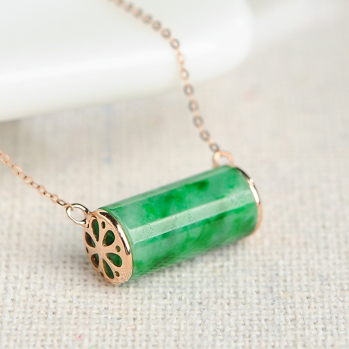 翡翠a货冰糯种飘阳绿圆柱形链坠18k金挂件
