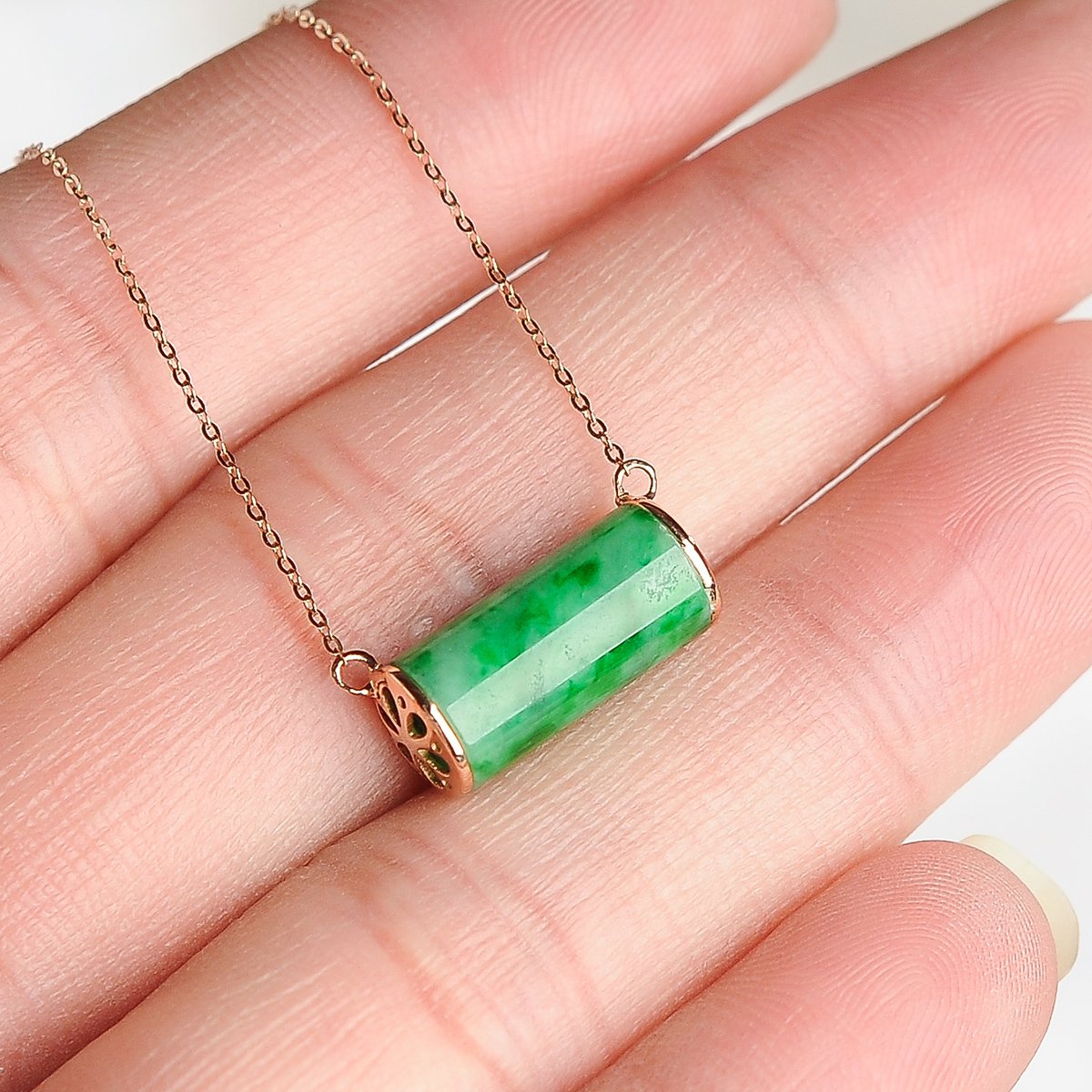 翡翠a货冰糯种飘阳绿圆柱形链坠18k金挂件