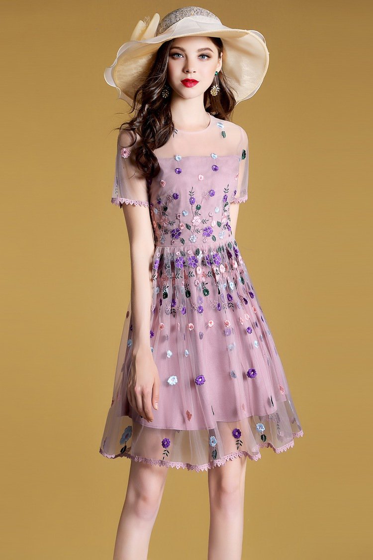 丹慕妮尔清新减龄网纱显瘦绣花连衣裙