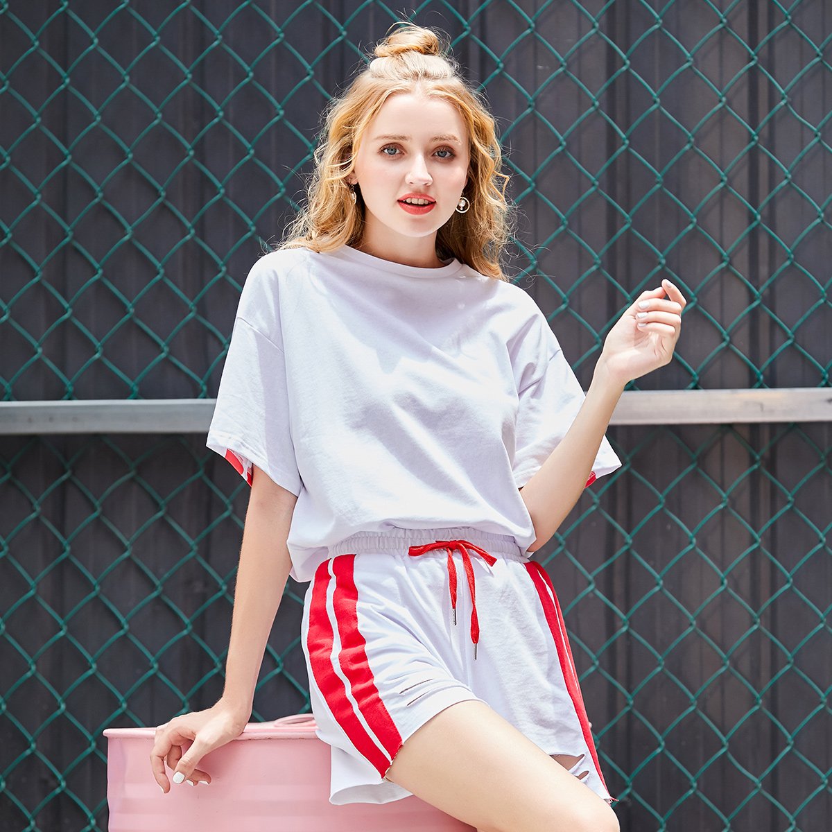 时尚运动套装女夏新款圆领短袖宽松t恤 高腰系带侧条纹破洞两件套